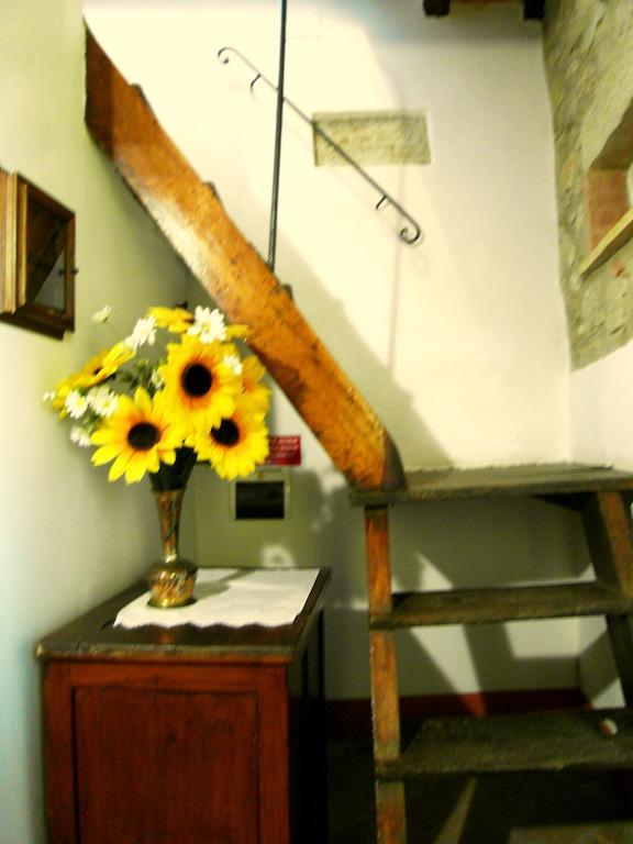 Semproniano Guest House Il Borgo Di Sempronio חדר תמונה