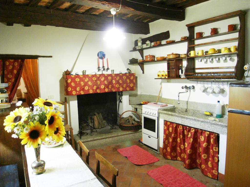 Semproniano Guest House Il Borgo Di Sempronio חדר תמונה